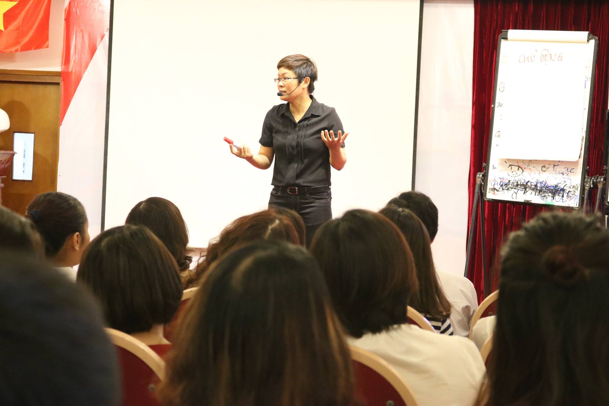 TS. Trần Khánh Ngọc giảng workshop